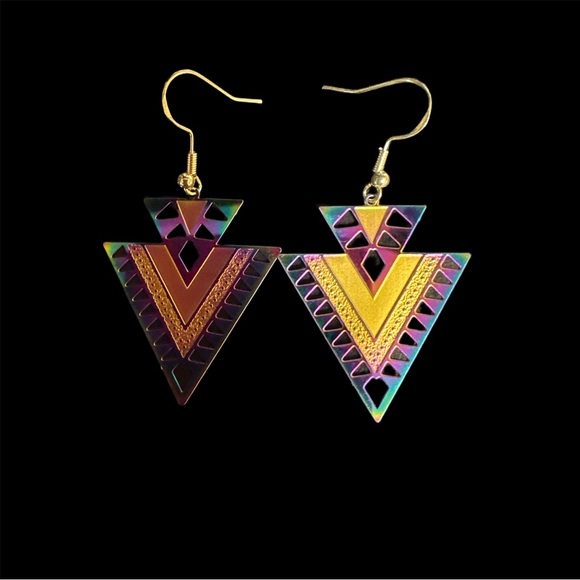 Triangular Filigree Wire Hook Earrings in Gold Tone - Picture 3 of 5